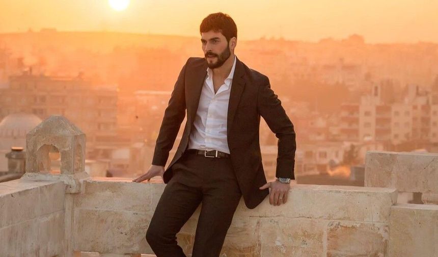 Akın Akınözü ve Ünlü Modacı Sevgilisi Gündem Oldu: İşte O Çok Konuşulan Fotoğraf!