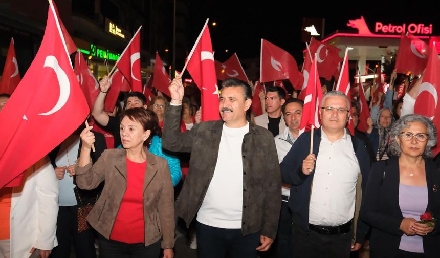 Dikili’de 19 Mayıs'ta geceyi meşaleler aydınlattı!