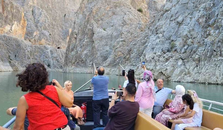 35 kilometre uzunluğunda 1000 metre derinlikte: Dünyanın en derin 5 kanyonundan biri Türkiye'de
