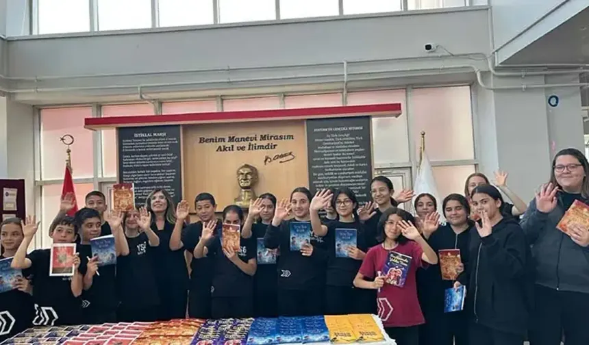 Teknolojiye mola, edebiyata imza: İzmir’in küçük yazarları sahnede!