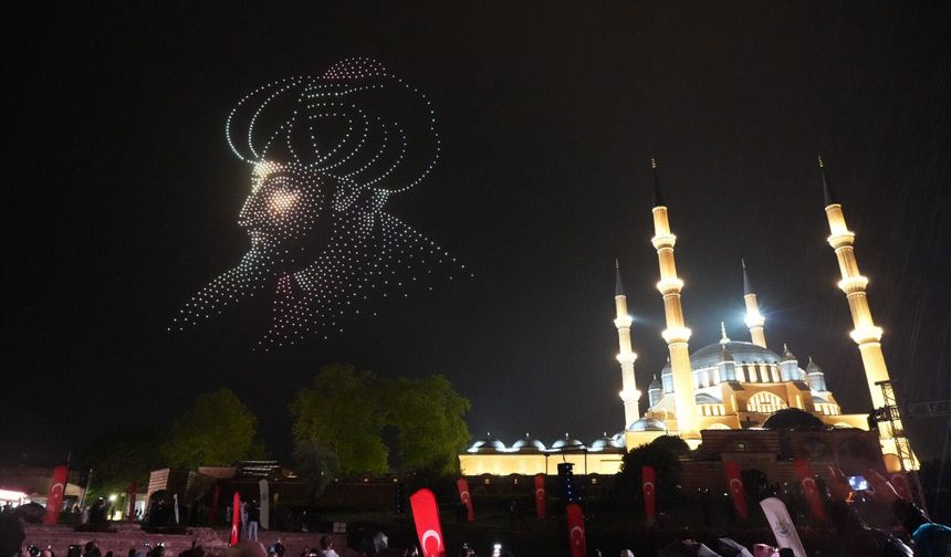 Tarih göklerde canlandı! Bin dronla fetih şöleni