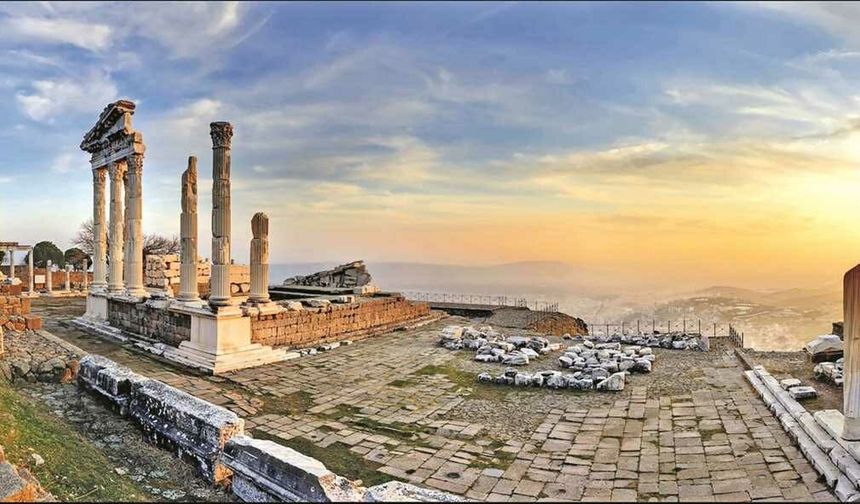 Bergama İzmir'in neresinde bulunuyor?