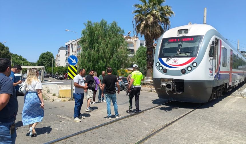 İzmir'de tren kazası! Yaya rayların altında kaldı!