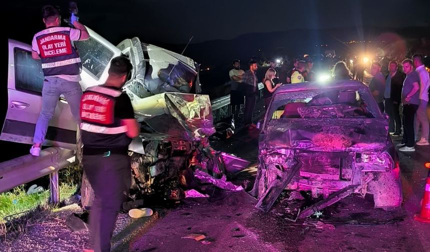 Cipin içinde sıkıştı, zincirleme kaza can aldı!