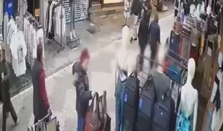 Mağazanın önündeki çanta böyle çalındı!