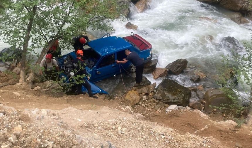 Karı kocayı ölüm bile ayıramadı... Cansız bedenleri dereden çıkarıldı
