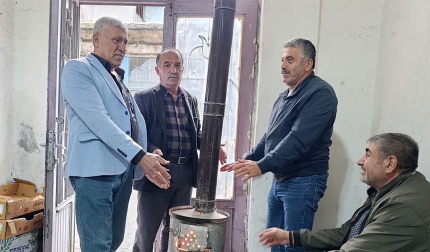 Havalar ısındı diye kaldırılmıştı. Sason'da soğukların bastırmasıyla odun sobaları geri kuruldu