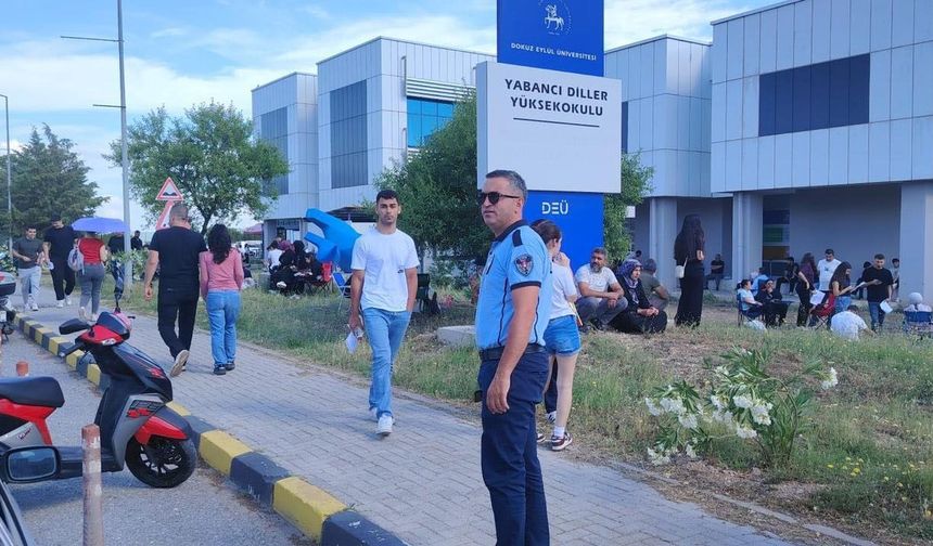 İzmir’de YKS Seferberliği! Geç kalan adayların yardımına zabıta koştu!
