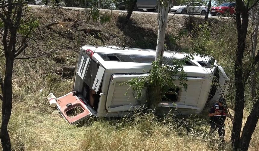 Balıkesir'de yolcu minibüsü şarampole uçtu: 14 yaralı!