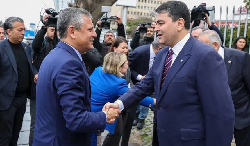 Zafer Şahin'in Demokrat Parti Özgür Özel'e teklif götürdü iddiasına jet yalanlama!