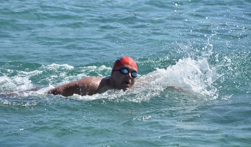 Ultra Maraton Yüzücüsü Tuna Tunca buz gibi sulara meydan okuyor! Yeni rota Kuzey Kanalı...