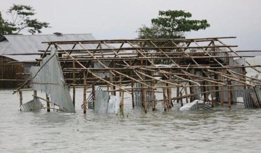 Muson yağmurları Bangladeş'i vurdu: 44 kişi hayatını kaybetti, 1 milyondan fazla kişi etkilendi