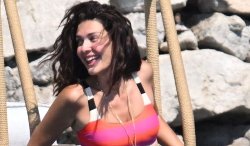 Bergüzar Korel Fethiye'de! Bikinili tatil pozlarına beğeni yağdı