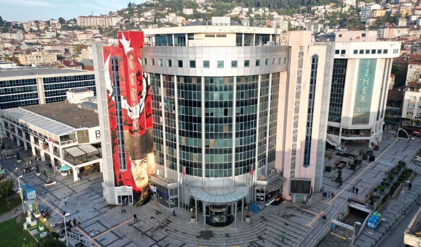 SON DAKİKA İzmit Belediyesi'ne operasyon: Başkan Fatma Kaplan Hürriyet ve eşine gözaltı!