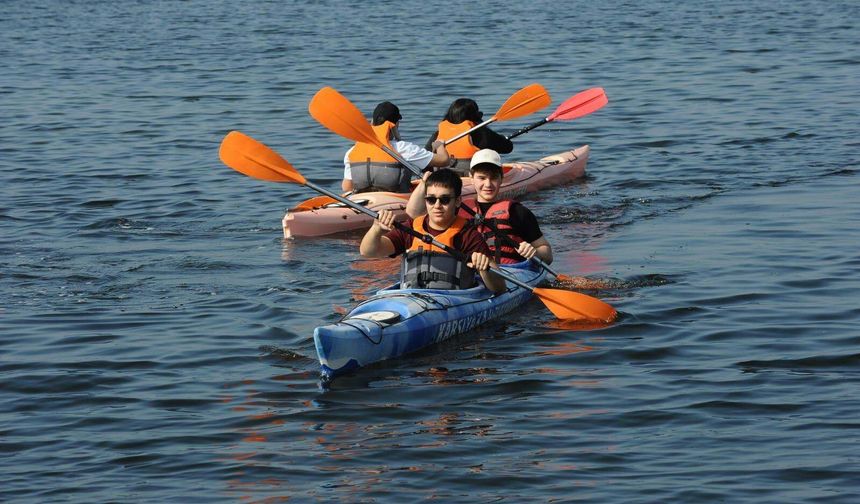 Karşıyaka'da çocuklar yazı sporla geçiriyor! O branş ilk kez programa alındı