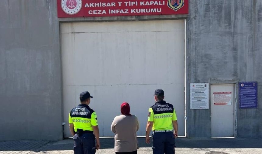 Manisa'da otoyol gişelerinde yakalandı! 12 hırsızlık dosyasından 37 yıl hapis cezası vardı