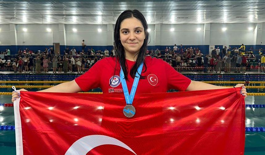 Göztepeli Merve Mengüberti’den gümüş madalya!