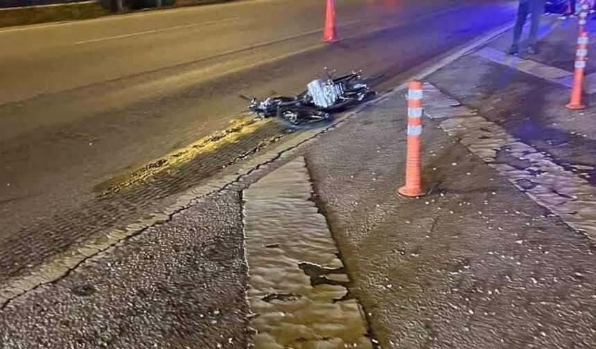 Kontrolden çıkan motosiklet tırın altına girdi! 1 ölü