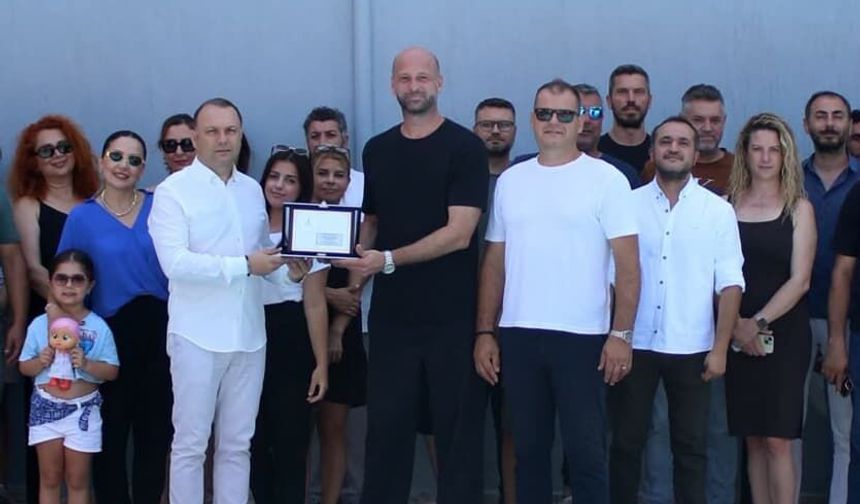 İzmir’in spor emektarı Ömür Gökçepınar’a anlamlı veda töreni