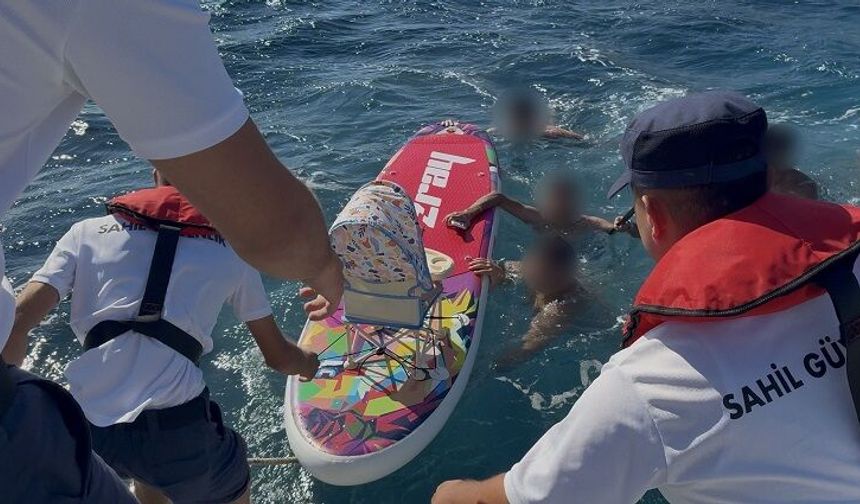 İzmir Seferihisar'da denizde panik! Kürek sörfüyle açılan 5 kişi kurtarıldı