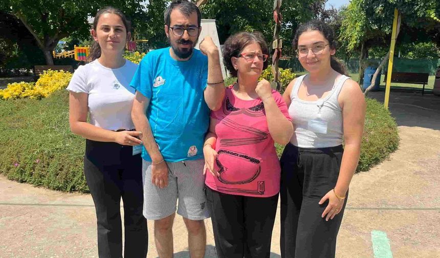 İzmir'de bileklere işlenen kod umut oldu: Sevgi İzi ailelerin yükünü hafifletiyor