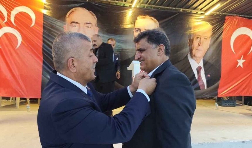 Torbalı'da MHP'ye toplu katılım! 350 yeni üyeye rozet takıldı