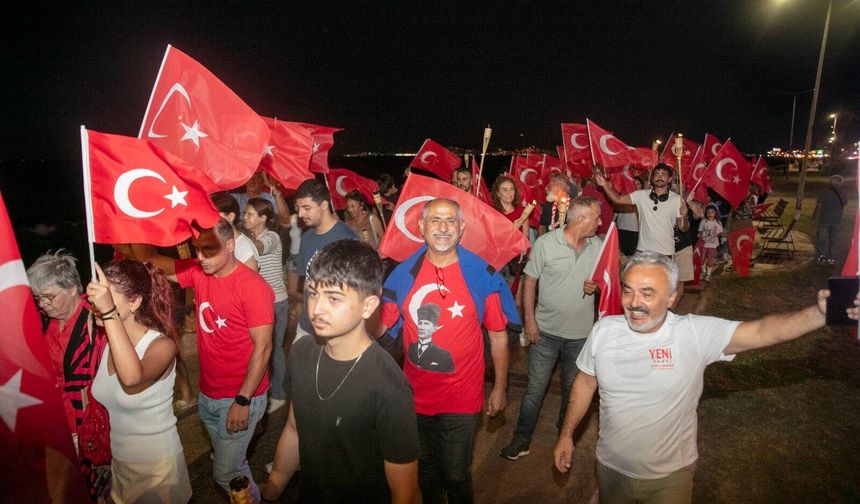 Bayraklar ve meşalelerle Güzelbahçe’de Zafer yürüyüşü!