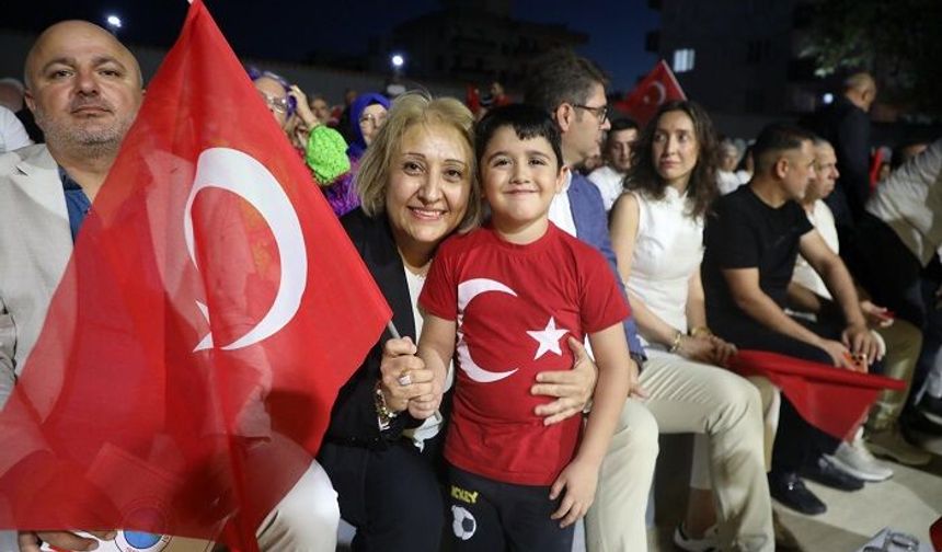 Menderes’te 30 Ağustos gururu: Kortejler sokakları doldurdu!