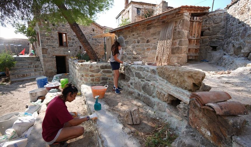 60 yıllık yapılar yeni nesil kervansaraya dönüşüyor: Geleceğin mimarları Bergama'da buluştu