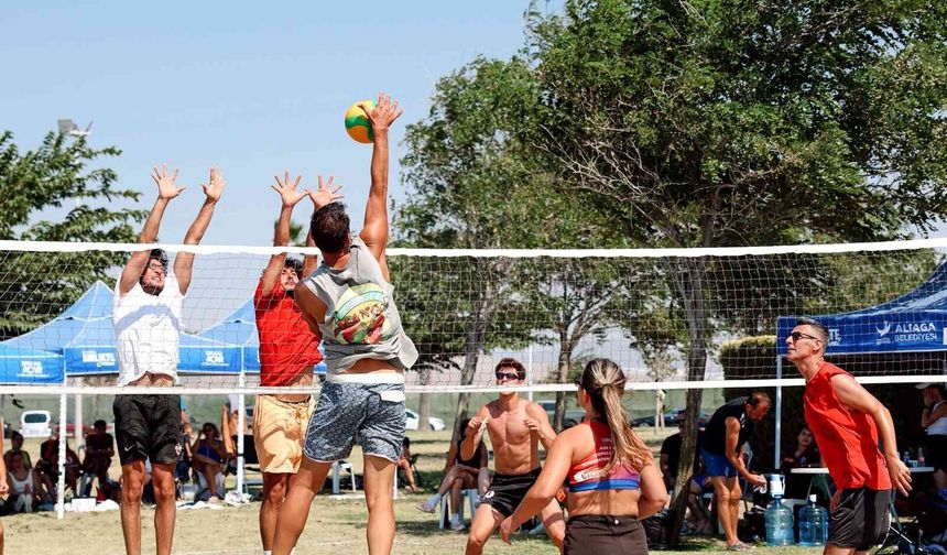 Aliağa’da hafta sonu sporla renklendi! 250 sporcu sahaya çıktı