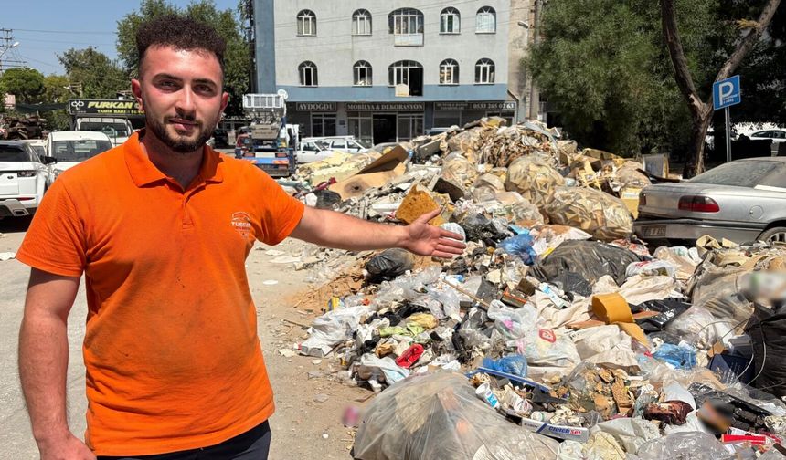 İzmir Buca'da skandal görüntü: Yol kenarına dökülen molozlar trafiği aksattı!