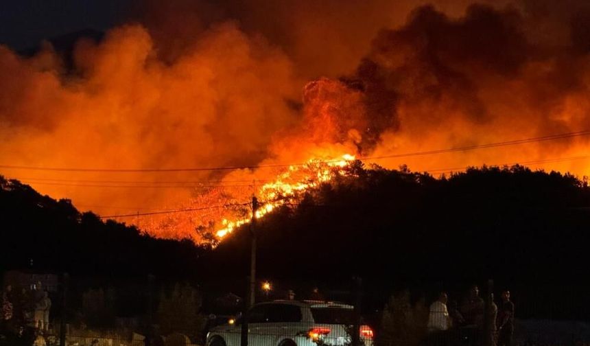 Fethiye alevlere teslim! Evler ve huzurevi tahliye edildi