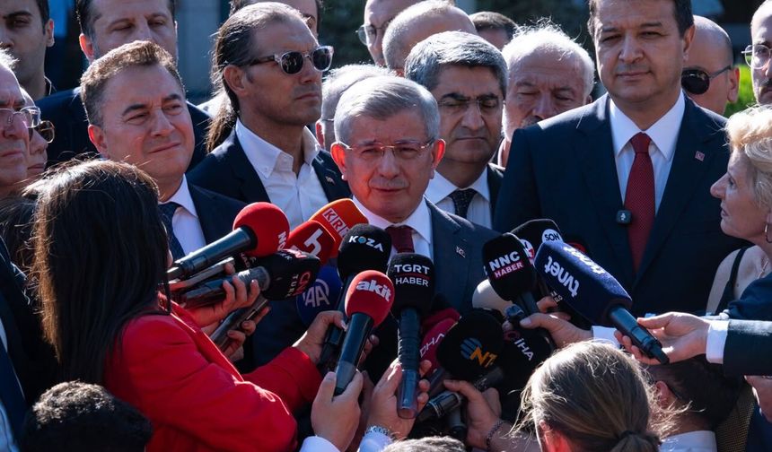 Ahmet Davutoğlu, Ankara Adliyesi'ne gelerek şüpheli sıfatıyla ifade verdi