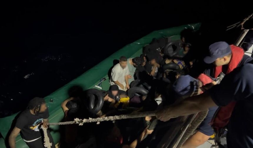 İzmir açıklarında hareketli saatler! Peş peşe operasyonlar yapıldı