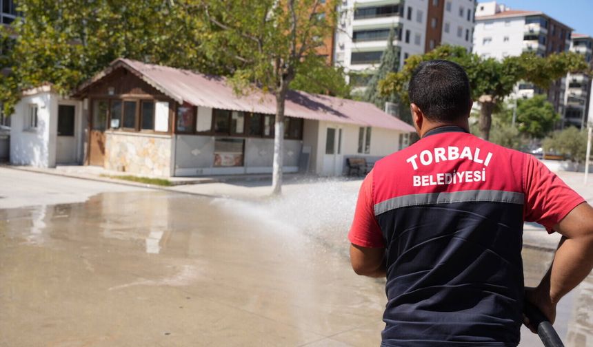 Torbalı’da pazartesi öncesi yoğun mesai! Ekipler dört koldan çalıştı