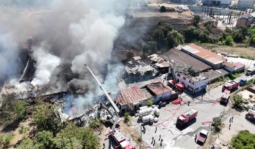 Yangının bilançosu havadan görüntülendi! Fabrikadan geriye enkaz kaldı