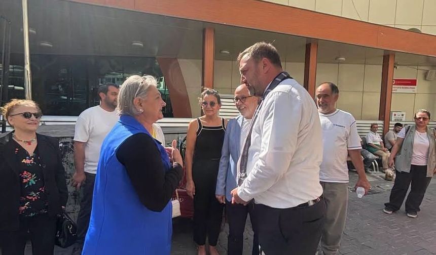 CHP’li Gümrükçü Karabağlar ve Karşıyaka’da sahaya indi: “Sokakta yangın var”