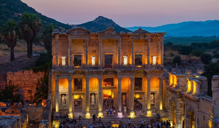 Gece müzeciliğine ilgi arttı: Efes 500 bin ziyaretçiyi aştı