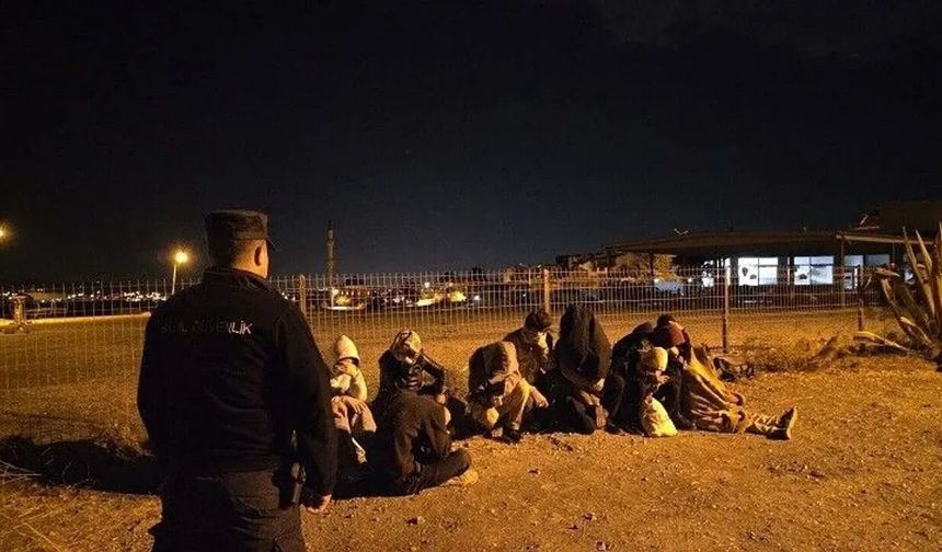 İzmir’de 8’i çocuk 15 düzensiz göçmen yakalandı