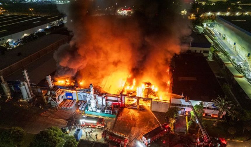 İzmirli İnci Holding’in Manisa’daki fabrikasında yangın! Kimyasal madde alarmı verildi