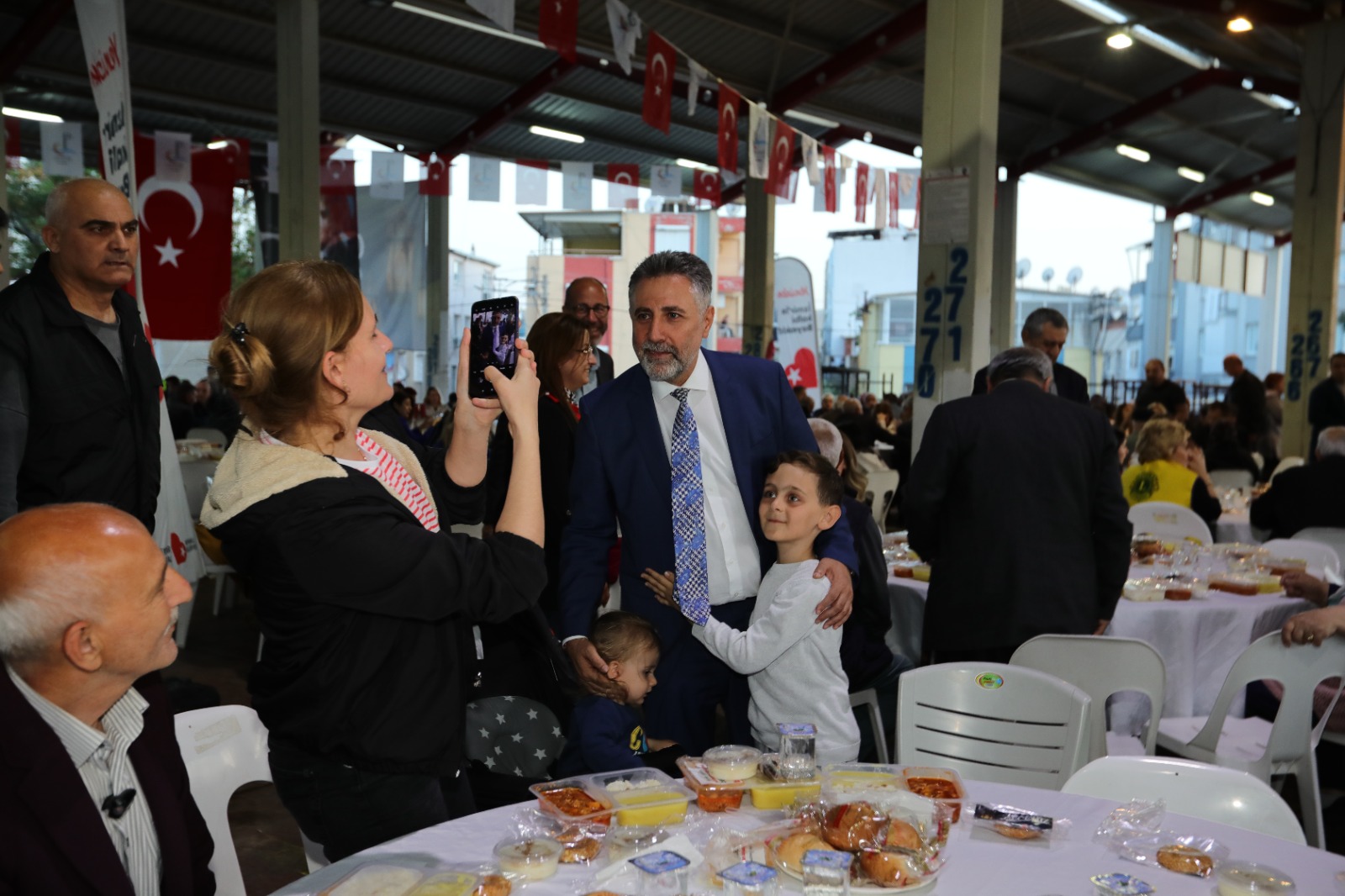 Bayraklı'da Halil İbrahim Sofrası kuruldu (2)