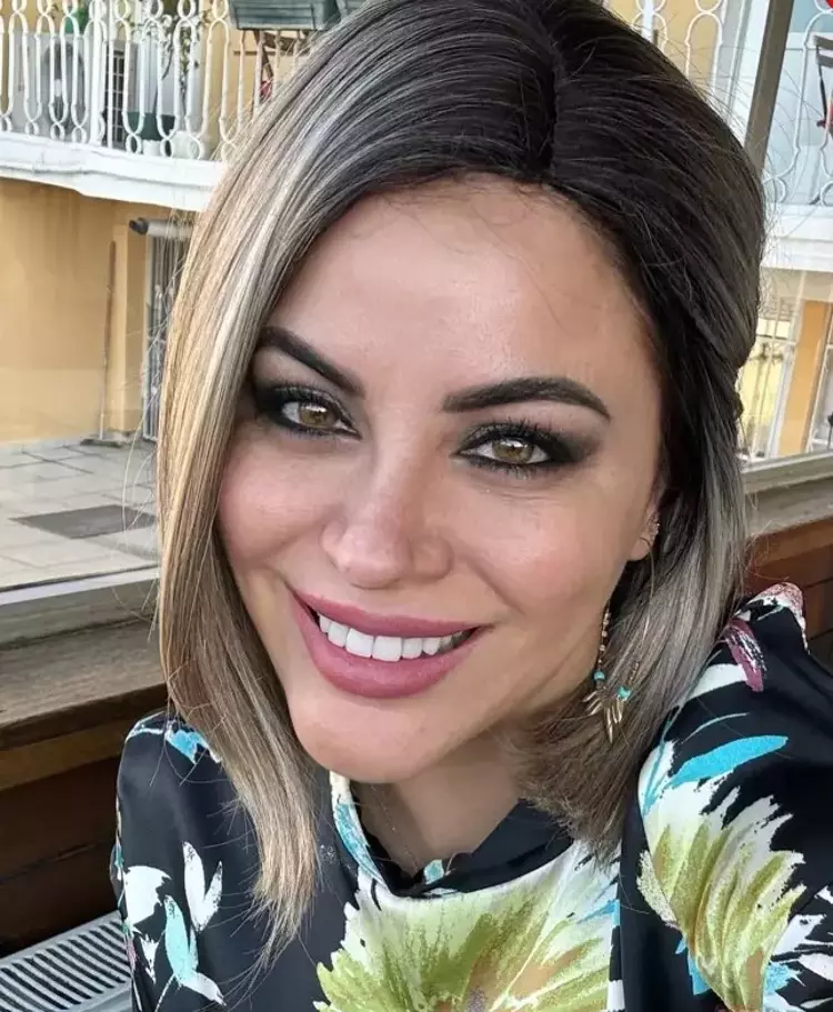 Zara’nın yeni imajında sarı saçları