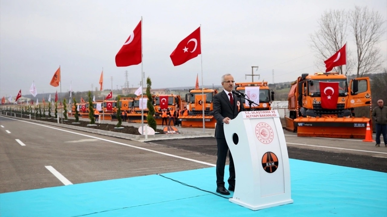 Ulaştırma ve Altyapı Bakanı Uraloğlu