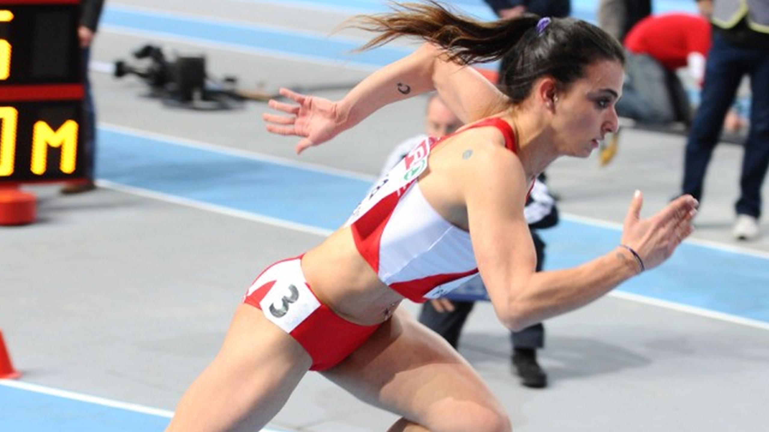 pınar saka yılın atleti unvanını almıştır