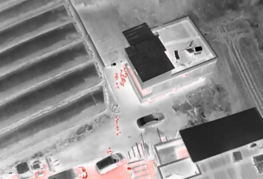 Gece görüşlü dronların da kullanıldığı operasyonda 11 şüpheli yakalandı.