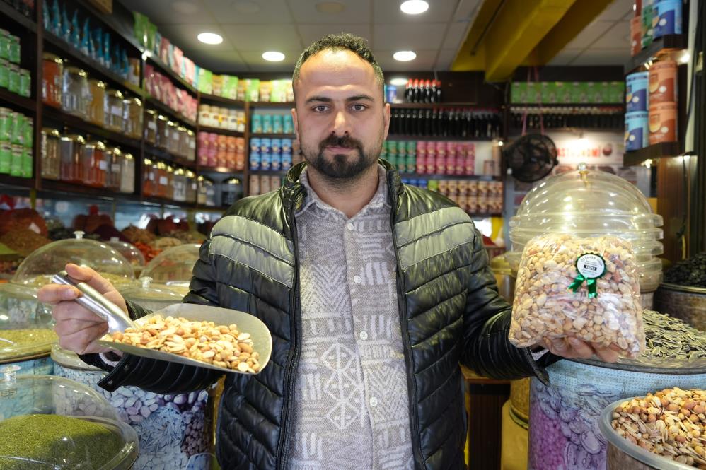 Ramazan ayının manevi atmosferi, Gaziantep’te iftar sonrası çay ve çerez keyfini de beraberinde getirdi. 