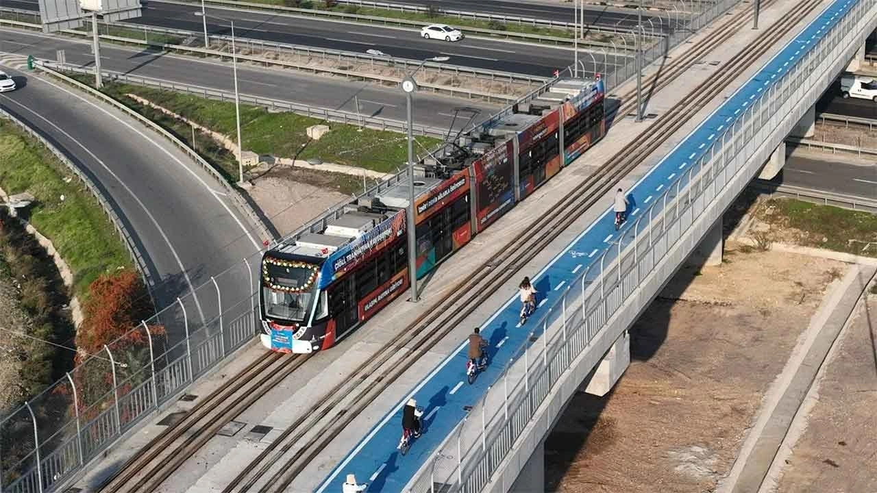 Çiğli Tramvayı İzmir'de ulaşımı kolaylaştırıyor