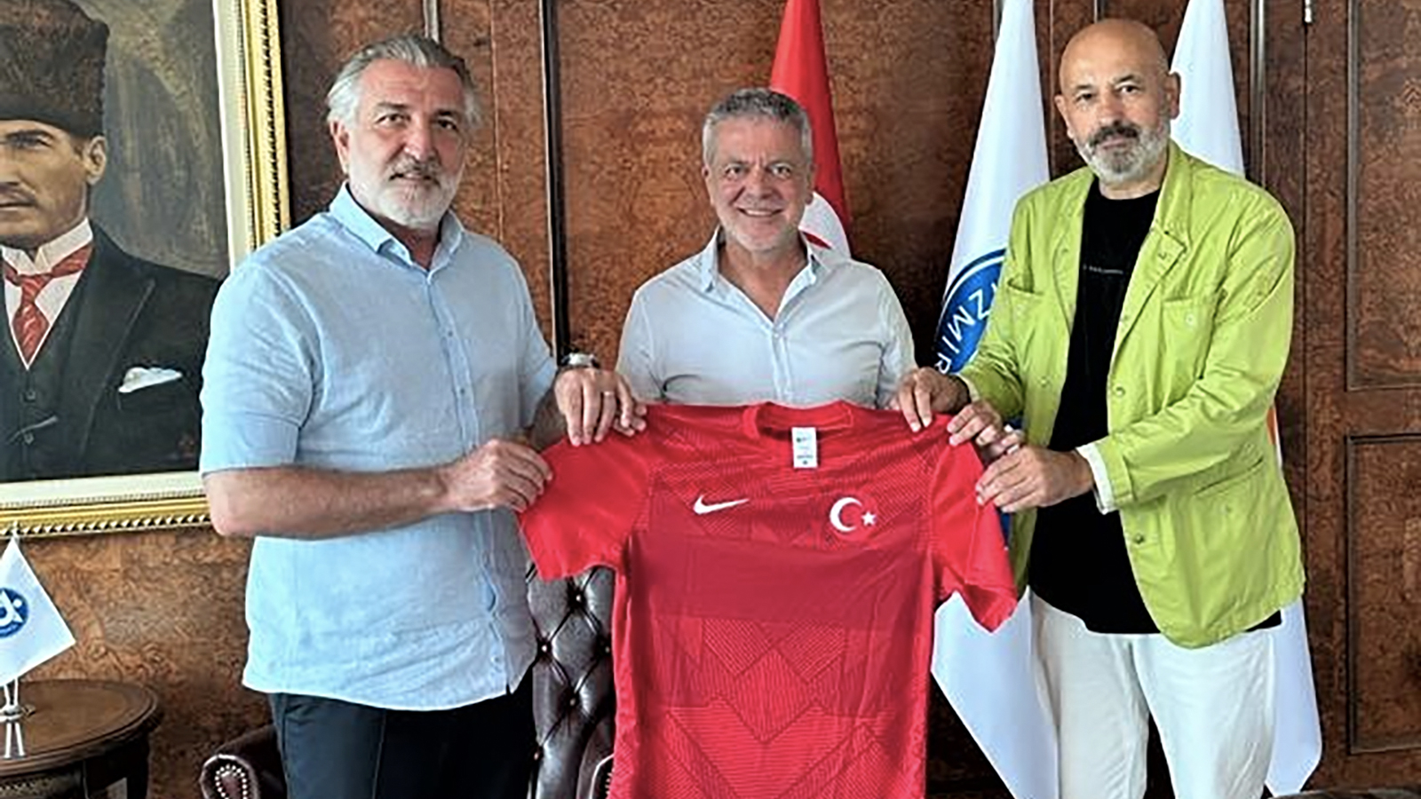 ürkiye Futbol Federasyonu'nun (TFF) yönetim kurulu üyelerinden Talat Papatya,
