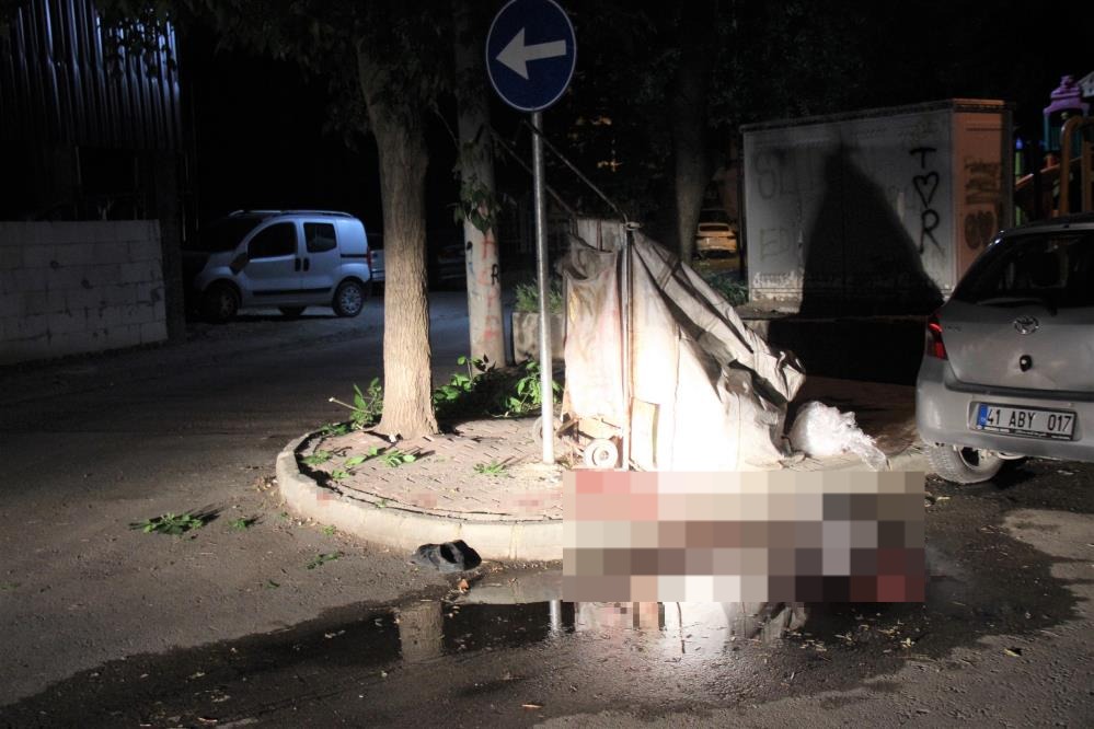 Turhan Kuzu (52), hiç tanımadığı Turgut Ş. tarafından sokak ortasında sebepsiz şekilde bıçaklandı