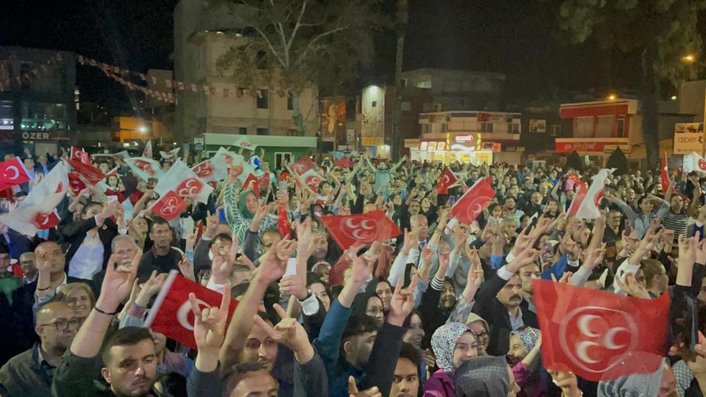 Osmaniye Cumhuriyet Meydan'ında coşkulu kalabalığa